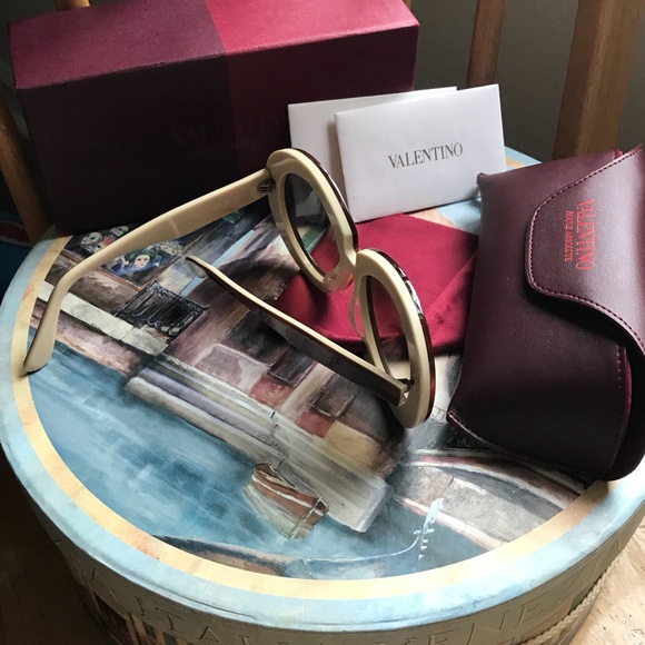 🚫SOLD🚫VALENTINO Brown oversized round sunglasses - Picture 4 of 8